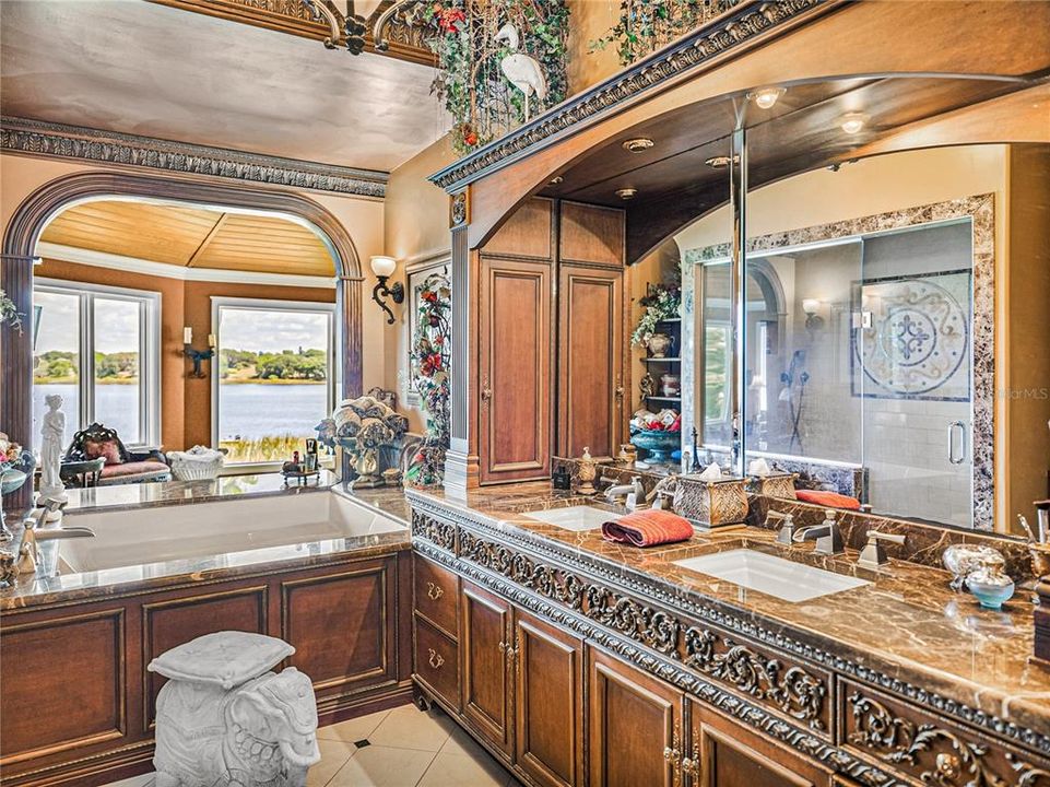 For Sale: $1,290,000 (5 beds, 5 baths, 5656 Square Feet)