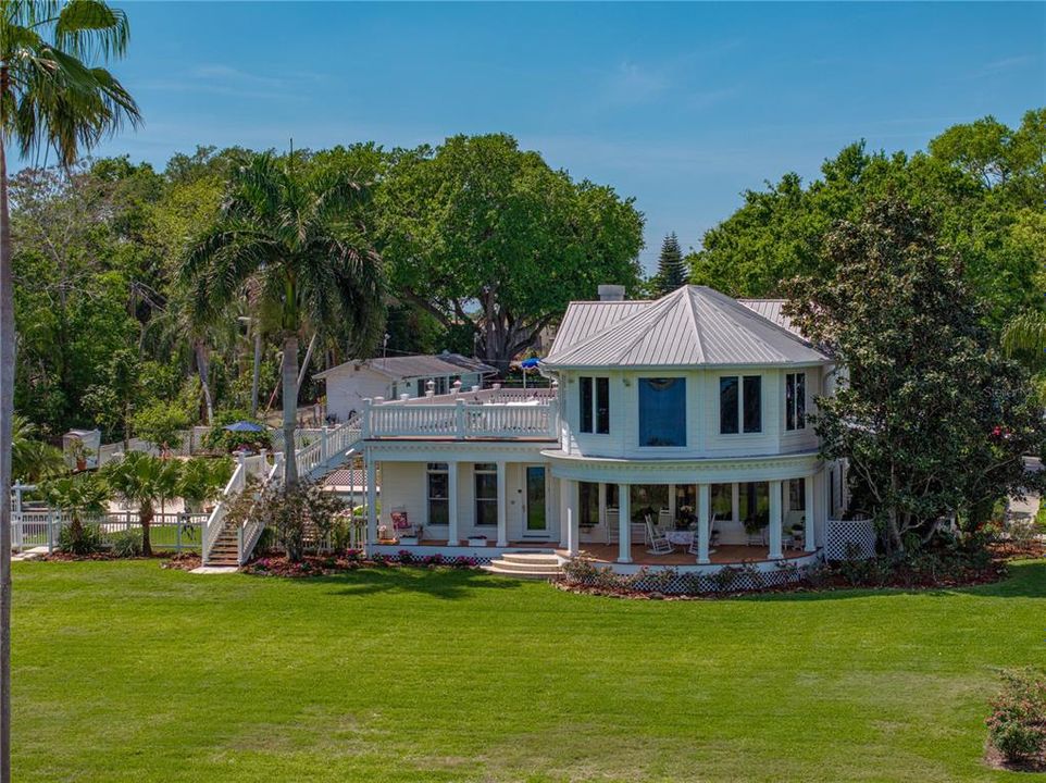 For Sale: $1,290,000 (5 beds, 5 baths, 5656 Square Feet)