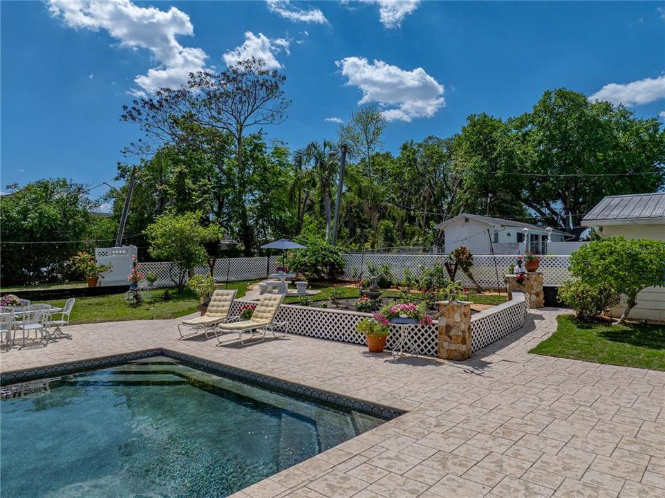 For Sale: $1,290,000 (5 beds, 5 baths, 5656 Square Feet)