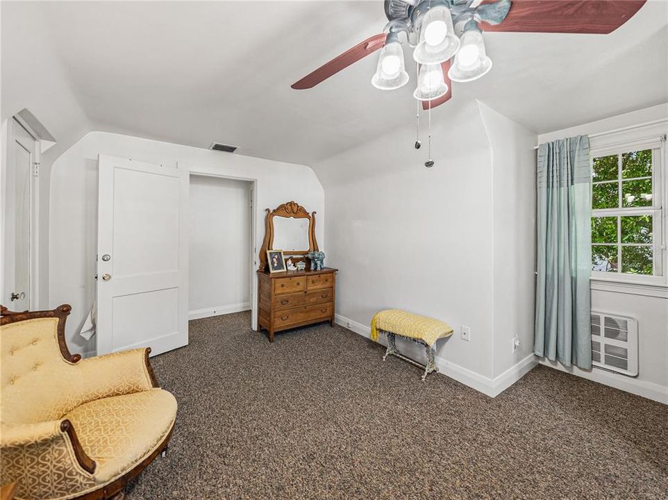 For Sale: $1,290,000 (5 beds, 5 baths, 5656 Square Feet)