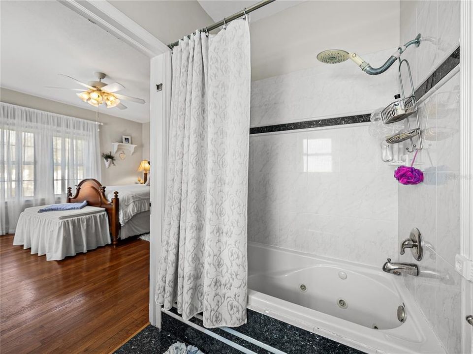 For Sale: $1,290,000 (5 beds, 5 baths, 5656 Square Feet)