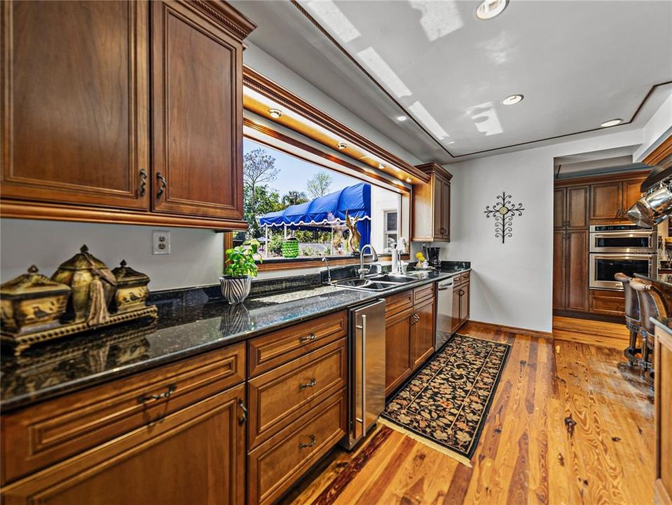 For Sale: $1,290,000 (5 beds, 5 baths, 5656 Square Feet)