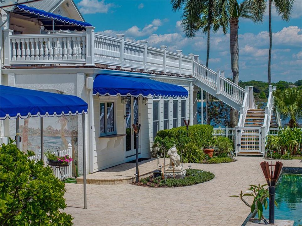 For Sale: $1,290,000 (5 beds, 5 baths, 5656 Square Feet)