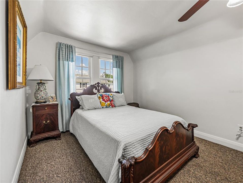 For Sale: $1,290,000 (5 beds, 5 baths, 5656 Square Feet)