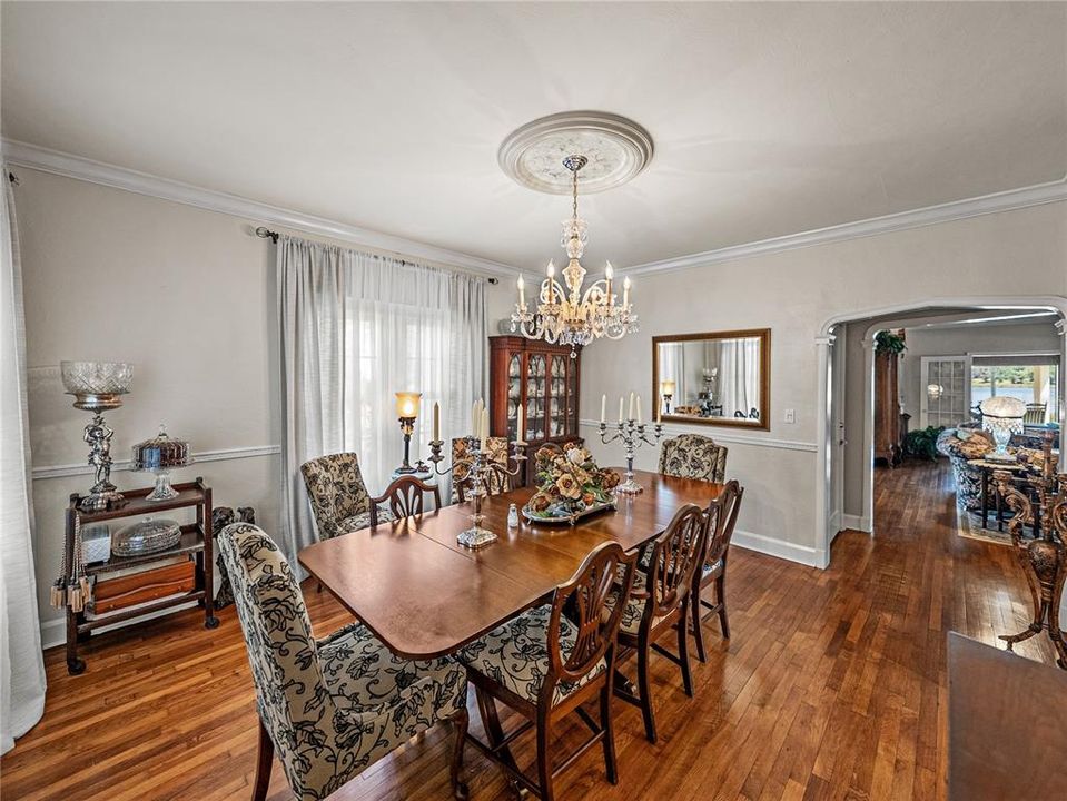 For Sale: $1,290,000 (5 beds, 5 baths, 5656 Square Feet)