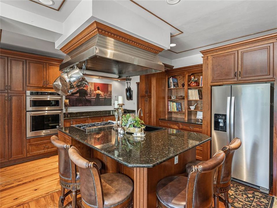 For Sale: $1,290,000 (5 beds, 5 baths, 5656 Square Feet)