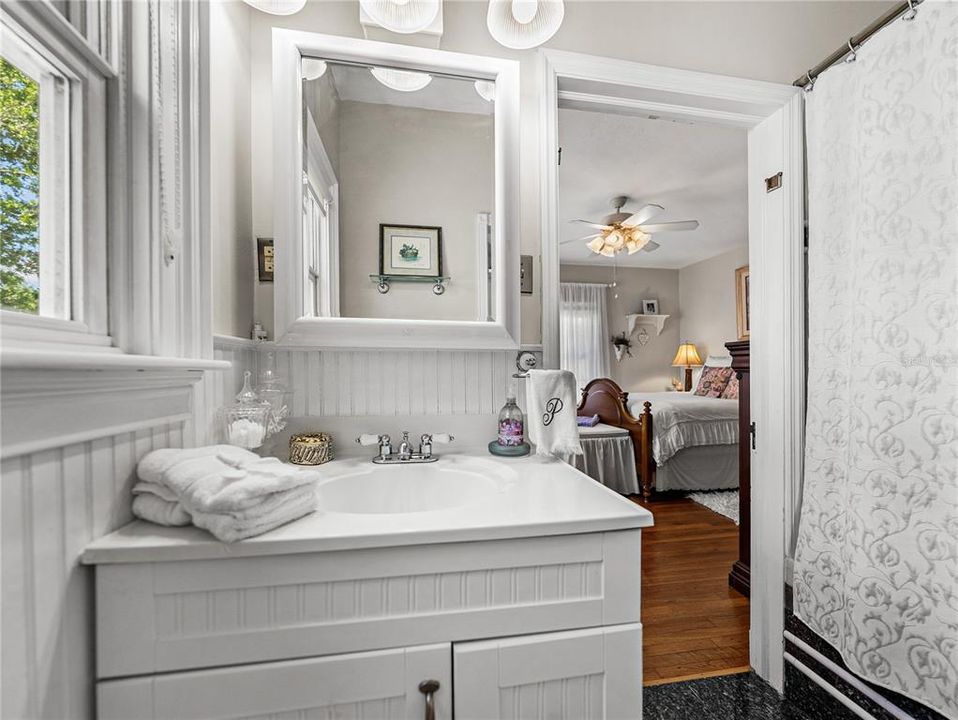 For Sale: $1,290,000 (5 beds, 5 baths, 5656 Square Feet)