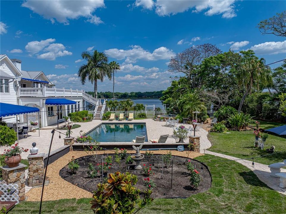 For Sale: $1,290,000 (5 beds, 5 baths, 5656 Square Feet)