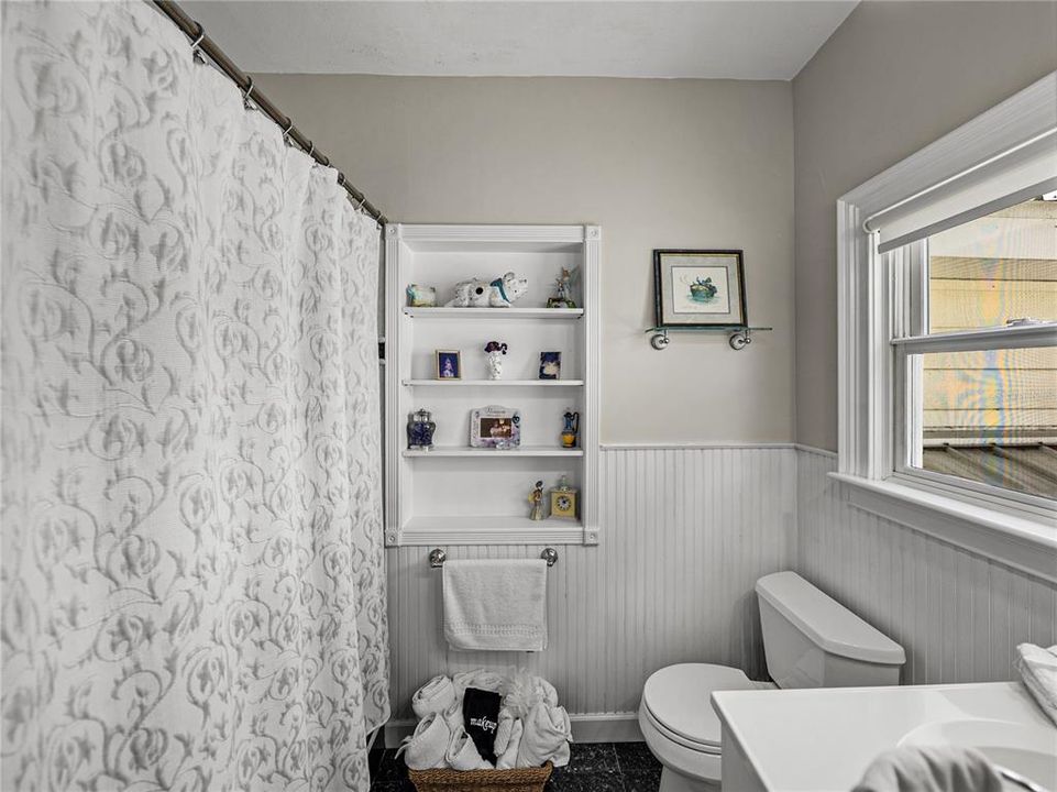 For Sale: $1,290,000 (5 beds, 5 baths, 5656 Square Feet)