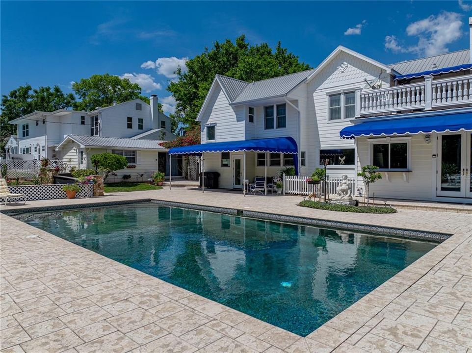 For Sale: $1,290,000 (5 beds, 5 baths, 5656 Square Feet)