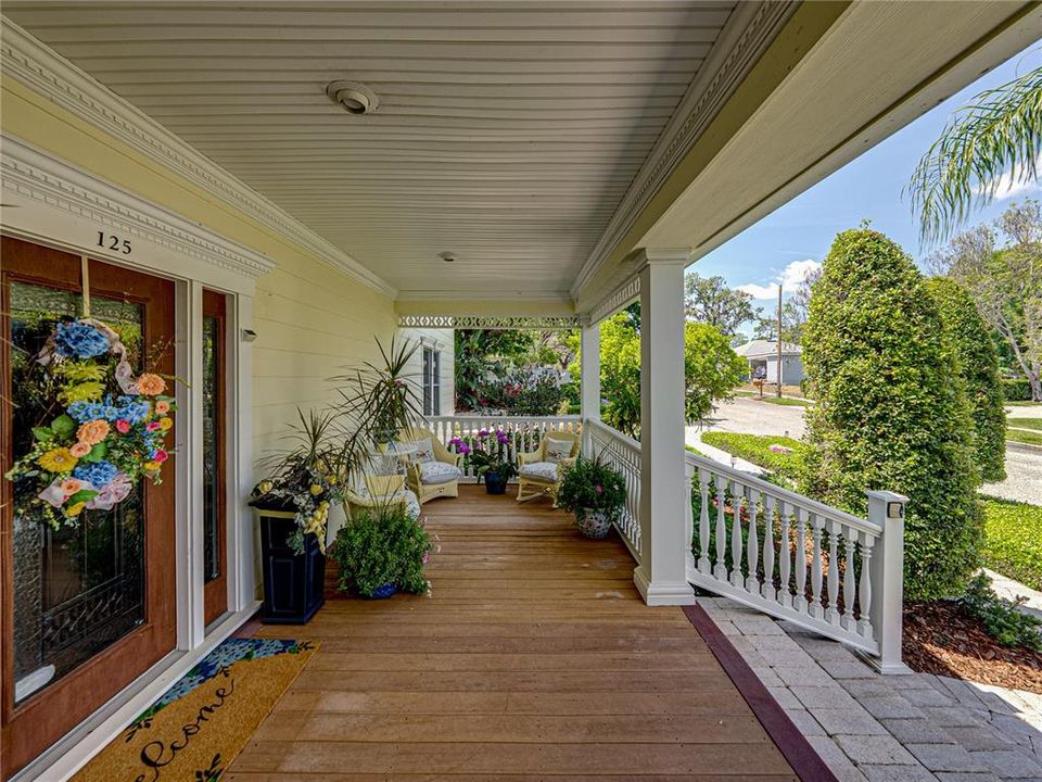 For Sale: $1,290,000 (5 beds, 5 baths, 5656 Square Feet)