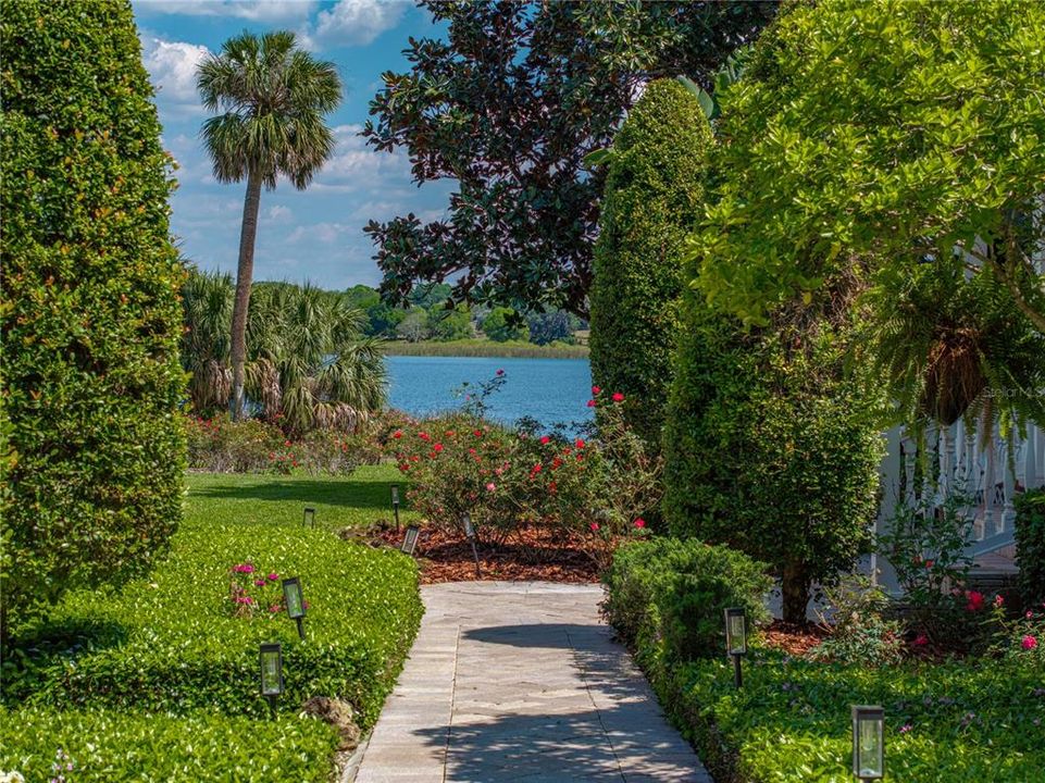 For Sale: $1,290,000 (5 beds, 5 baths, 5656 Square Feet)