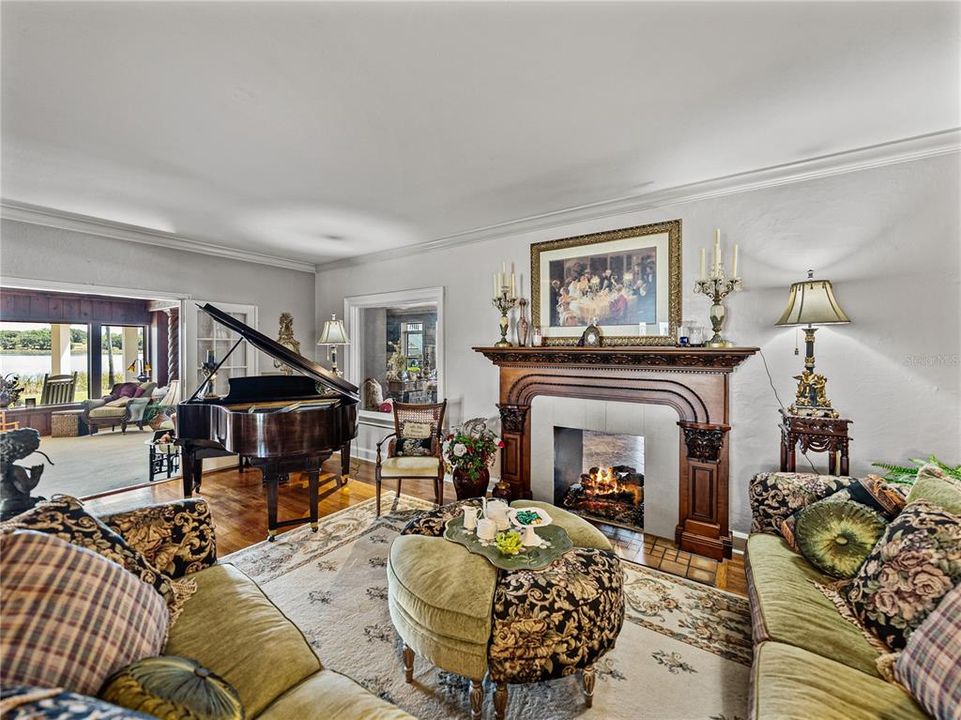 For Sale: $1,290,000 (5 beds, 5 baths, 5656 Square Feet)