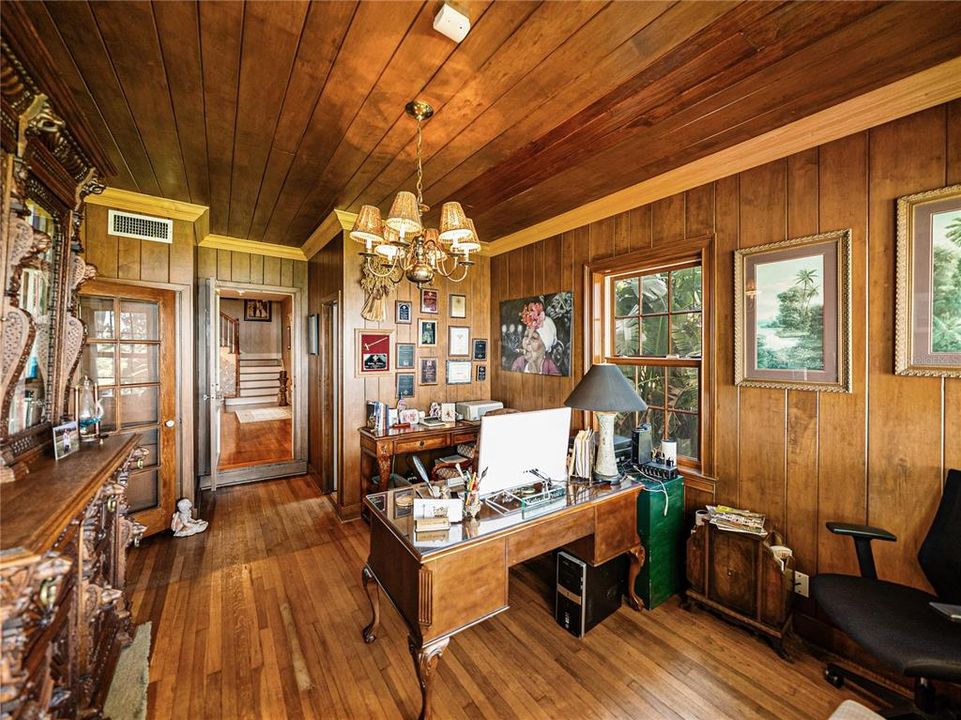 For Sale: $1,290,000 (5 beds, 5 baths, 5656 Square Feet)