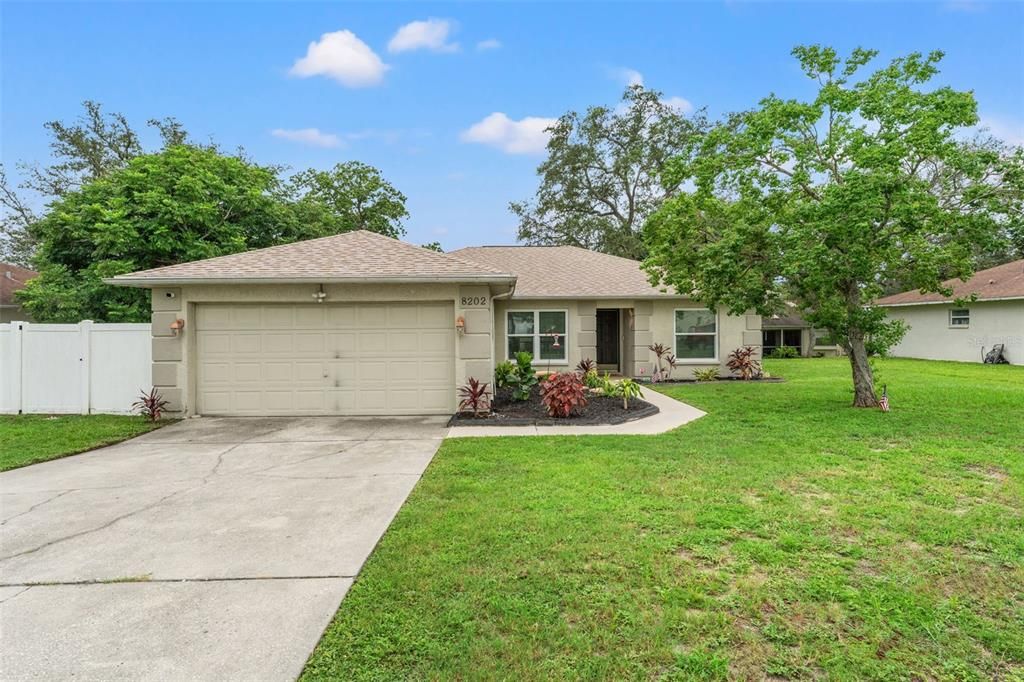 Recently Sold: $290,000 (3 beds, 2 baths, 1443 Square Feet)