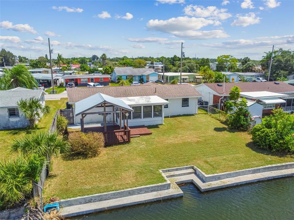 For Sale: $289,000 (2 beds, 1 baths, 1014 Square Feet)