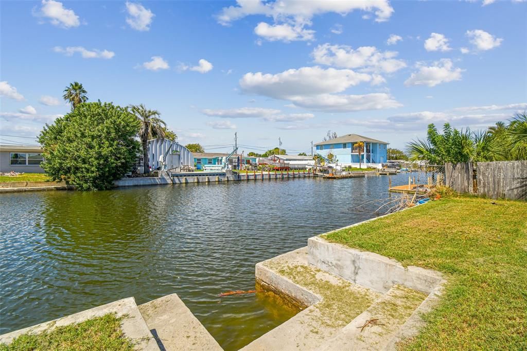 For Sale: $289,000 (2 beds, 1 baths, 1014 Square Feet)