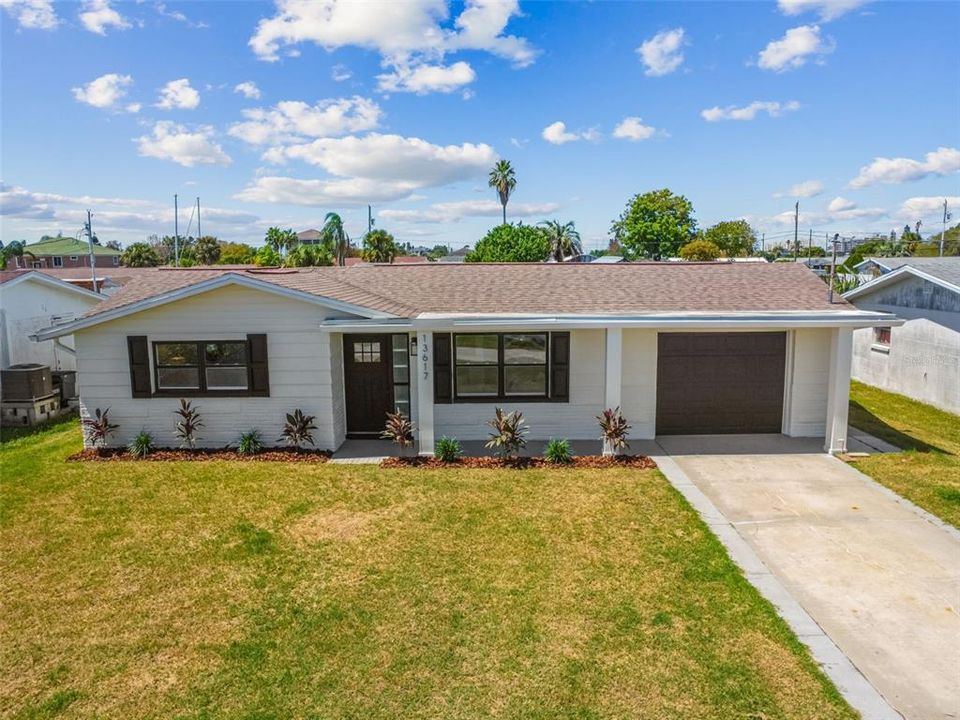 For Sale: $289,000 (2 beds, 1 baths, 1014 Square Feet)