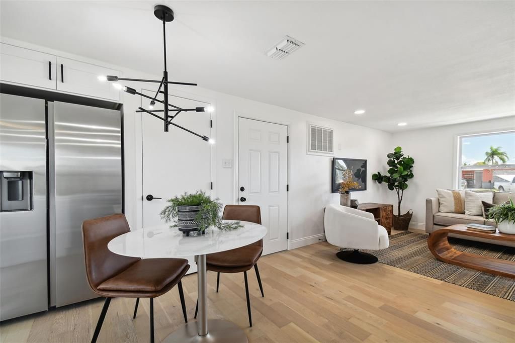 For Sale: $289,000 (2 beds, 1 baths, 1014 Square Feet)