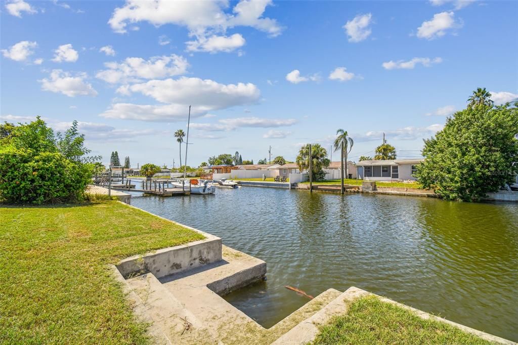 For Sale: $289,000 (2 beds, 1 baths, 1014 Square Feet)