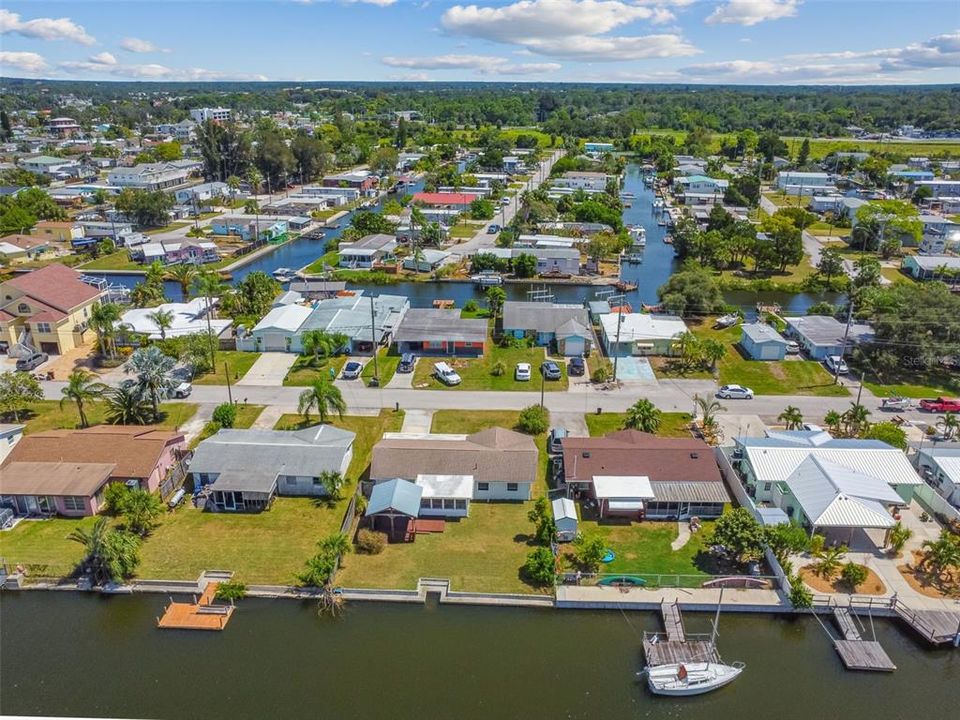 For Sale: $289,000 (2 beds, 1 baths, 1014 Square Feet)