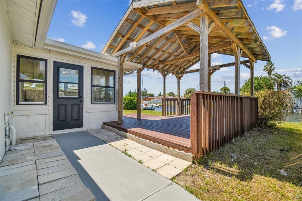 For Sale: $289,000 (2 beds, 1 baths, 1014 Square Feet)