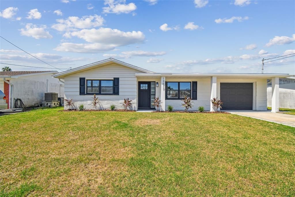 For Sale: $289,000 (2 beds, 1 baths, 1014 Square Feet)