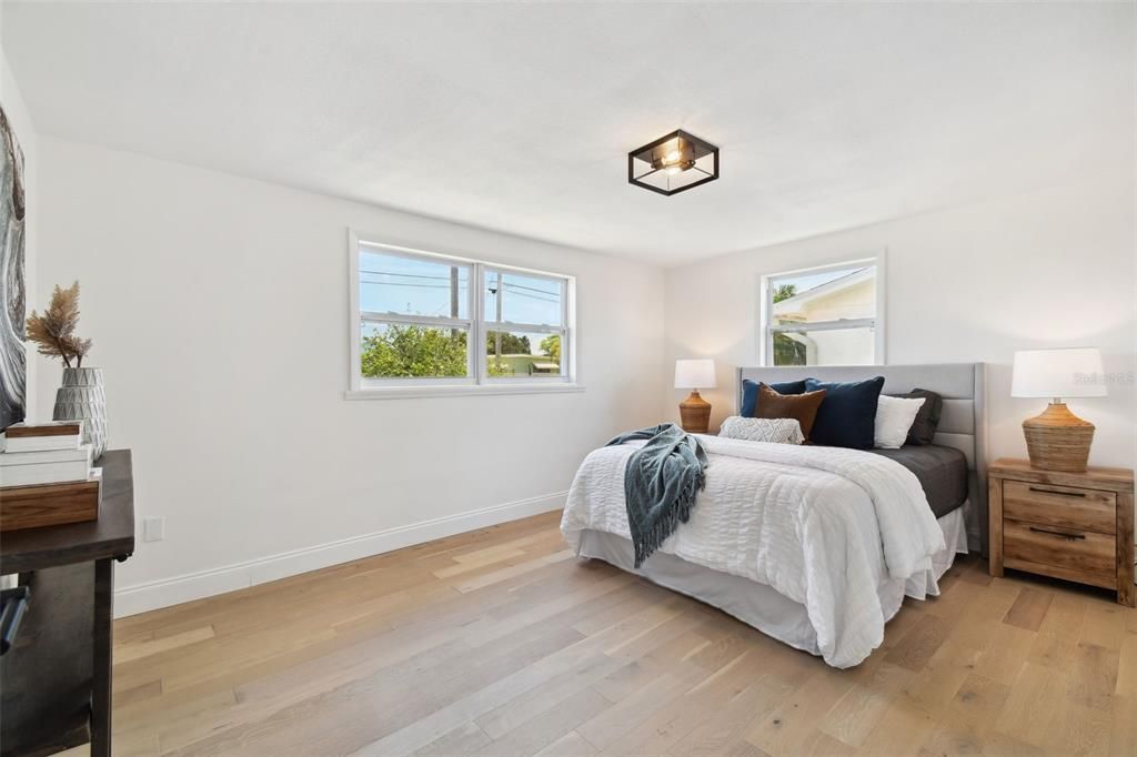 For Sale: $289,000 (2 beds, 1 baths, 1014 Square Feet)