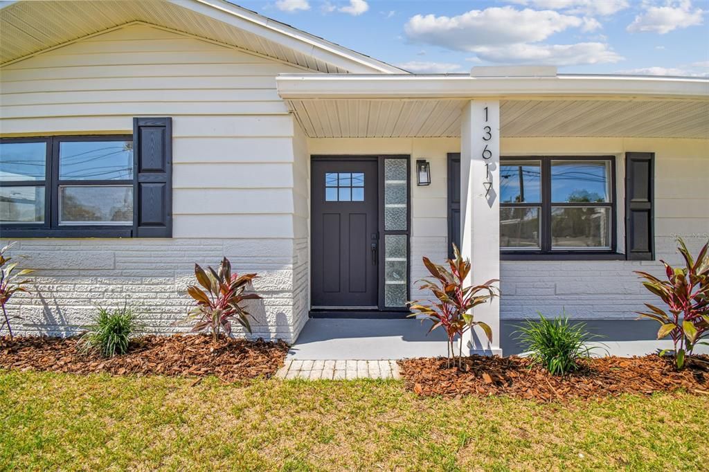 For Sale: $289,000 (2 beds, 1 baths, 1014 Square Feet)