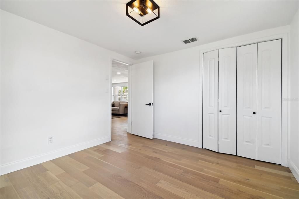 For Sale: $289,000 (2 beds, 1 baths, 1014 Square Feet)