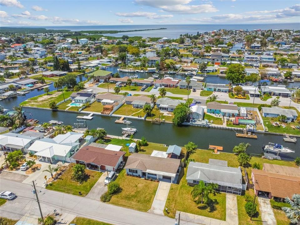 For Sale: $289,000 (2 beds, 1 baths, 1014 Square Feet)