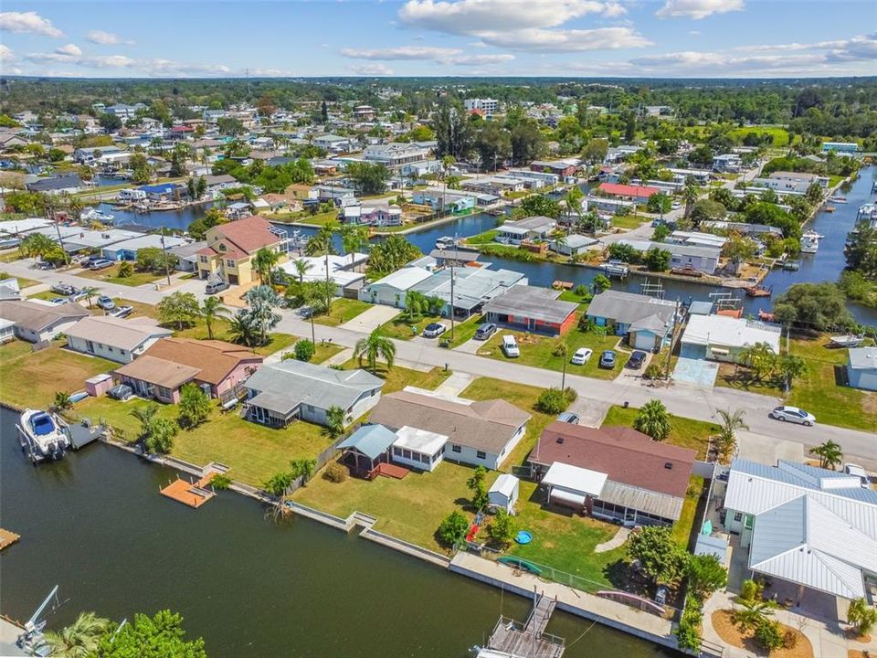 For Sale: $289,000 (2 beds, 1 baths, 1014 Square Feet)