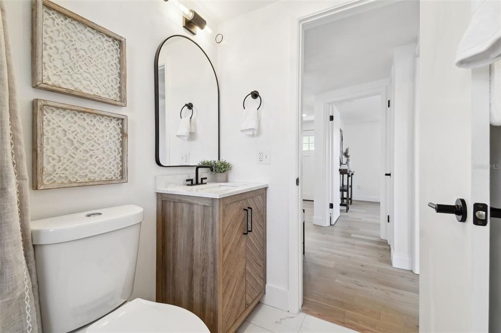 For Sale: $289,000 (2 beds, 1 baths, 1014 Square Feet)