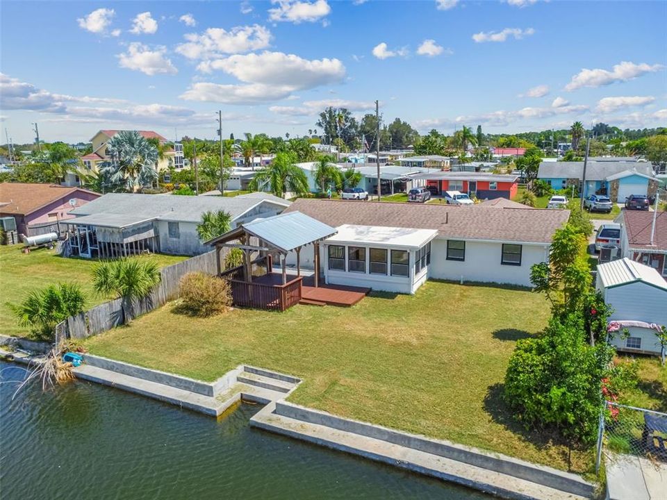 For Sale: $289,000 (2 beds, 1 baths, 1014 Square Feet)