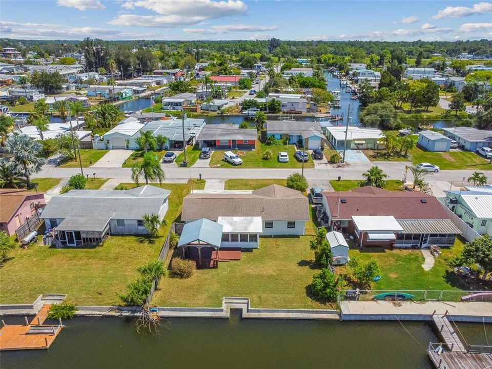 For Sale: $289,000 (2 beds, 1 baths, 1014 Square Feet)