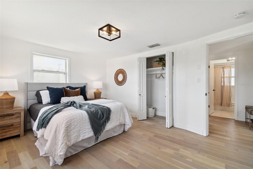 For Sale: $289,000 (2 beds, 1 baths, 1014 Square Feet)