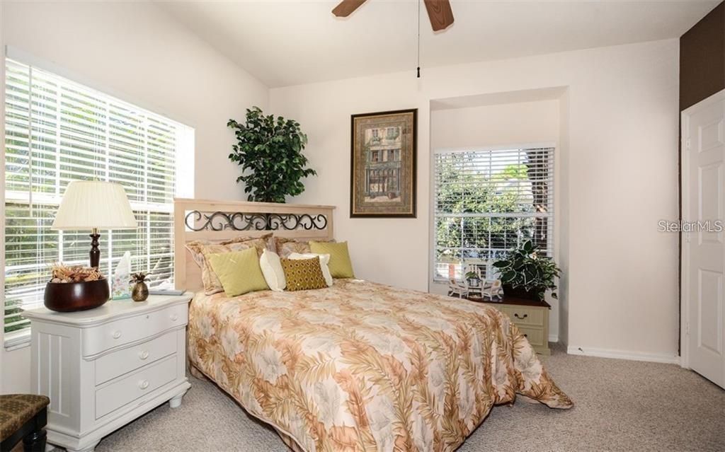 For Sale: $259,000 (2 beds, 2 baths, 1168 Square Feet)