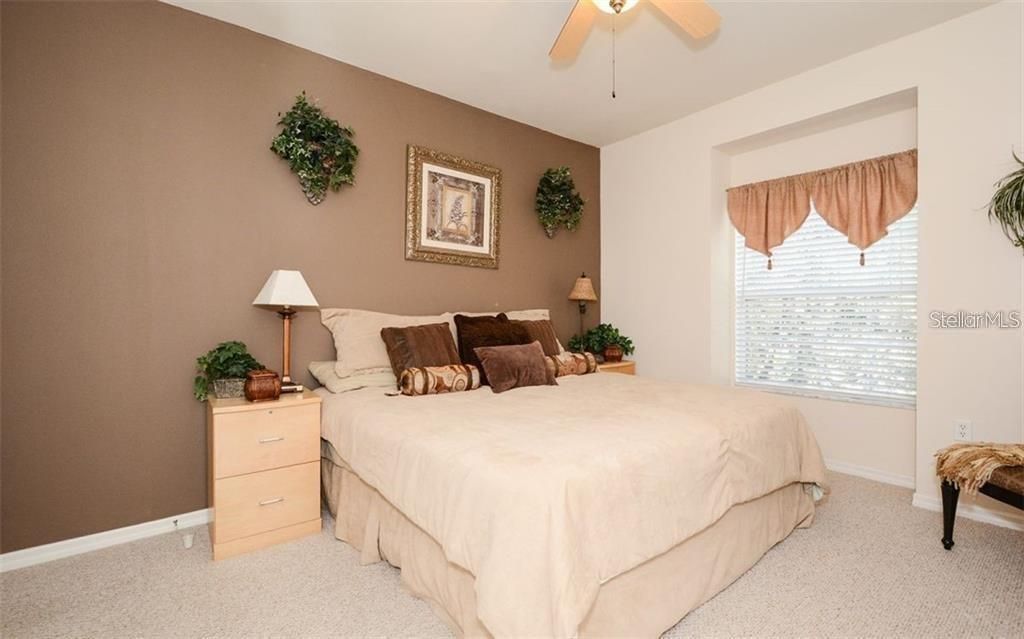 For Sale: $259,000 (2 beds, 2 baths, 1168 Square Feet)