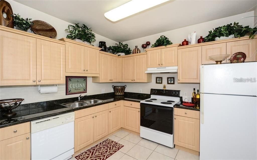 For Sale: $259,000 (2 beds, 2 baths, 1168 Square Feet)