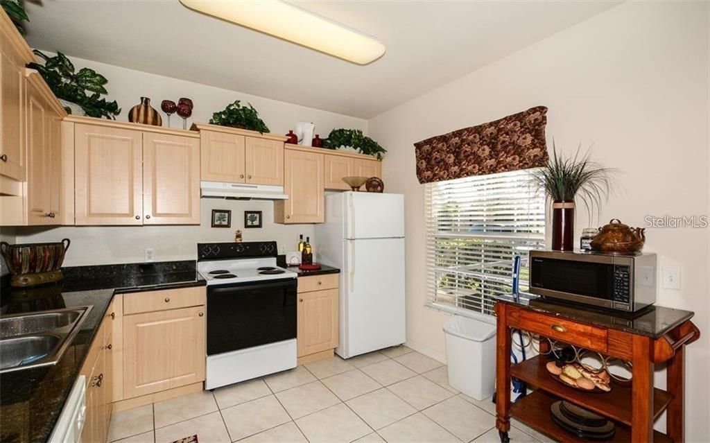 For Sale: $259,000 (2 beds, 2 baths, 1168 Square Feet)