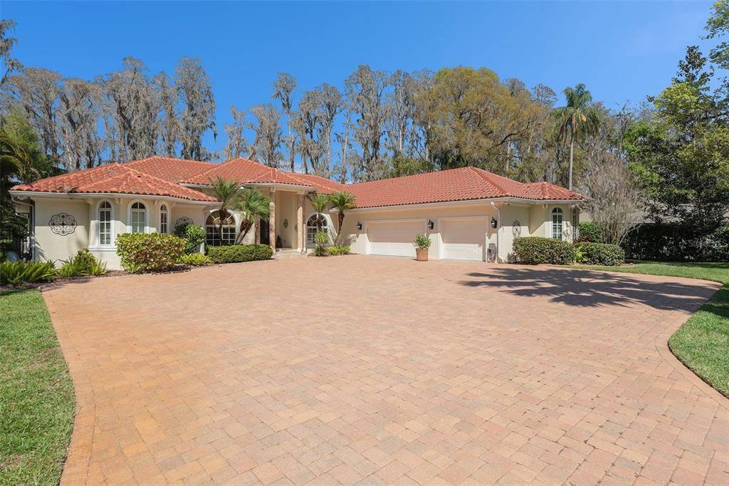 Vendido Recientemente: $1,599,999 (4 camas, 3 baños, 3776 Pies cuadrados)