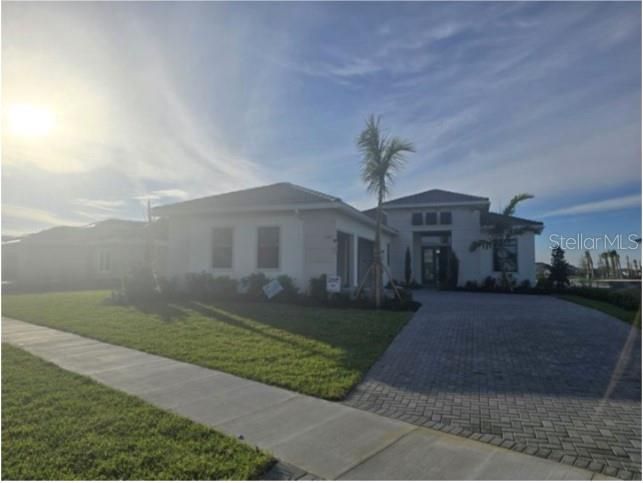 Recently Sold: $1,320,595 (3 beds, 2 baths, 2563 Square Feet)