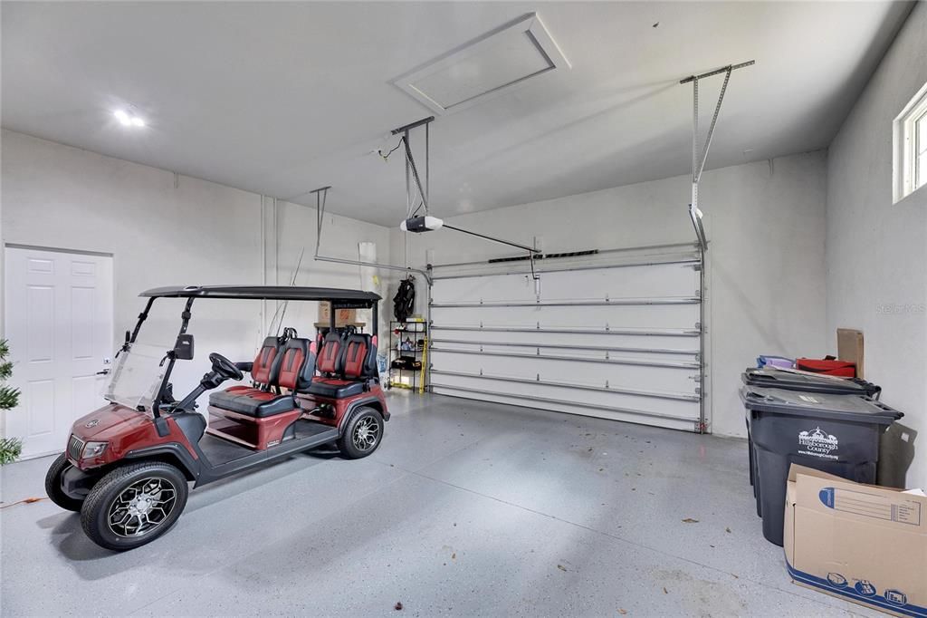 合同活跃: $898,000 (4 贝兹, 3 浴室, 2526 平方英尺)