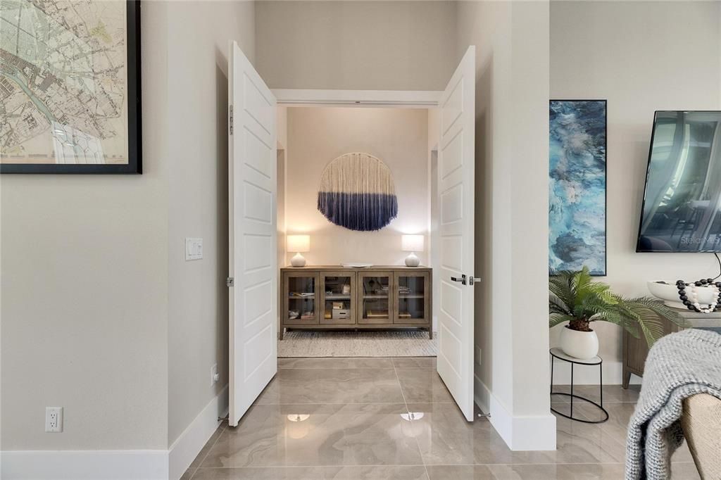 合同活跃: $898,000 (4 贝兹, 3 浴室, 2526 平方英尺)