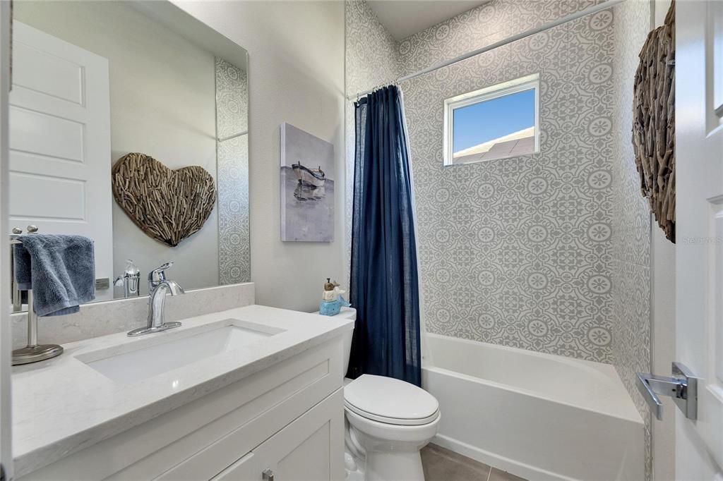 合同活跃: $898,000 (4 贝兹, 3 浴室, 2526 平方英尺)