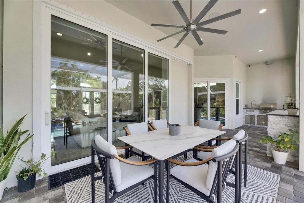 合同活跃: $898,000 (4 贝兹, 3 浴室, 2526 平方英尺)