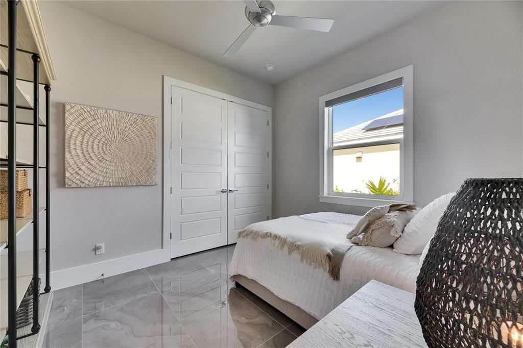 合同活跃: $898,000 (4 贝兹, 3 浴室, 2526 平方英尺)