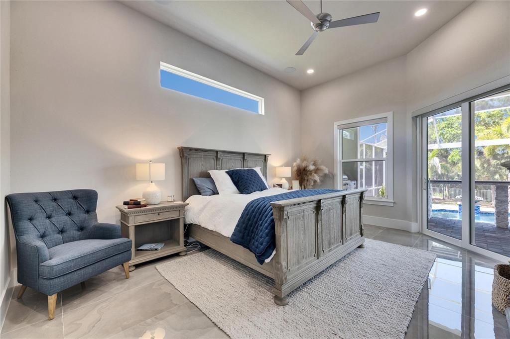 合同活跃: $898,000 (4 贝兹, 3 浴室, 2526 平方英尺)