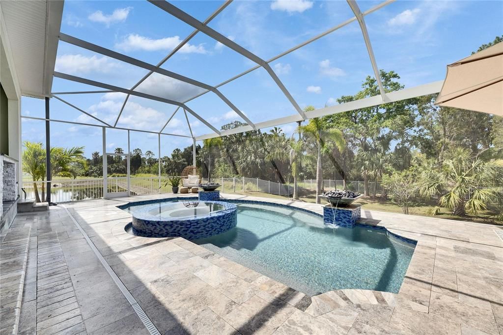 合同活跃: $898,000 (4 贝兹, 3 浴室, 2526 平方英尺)