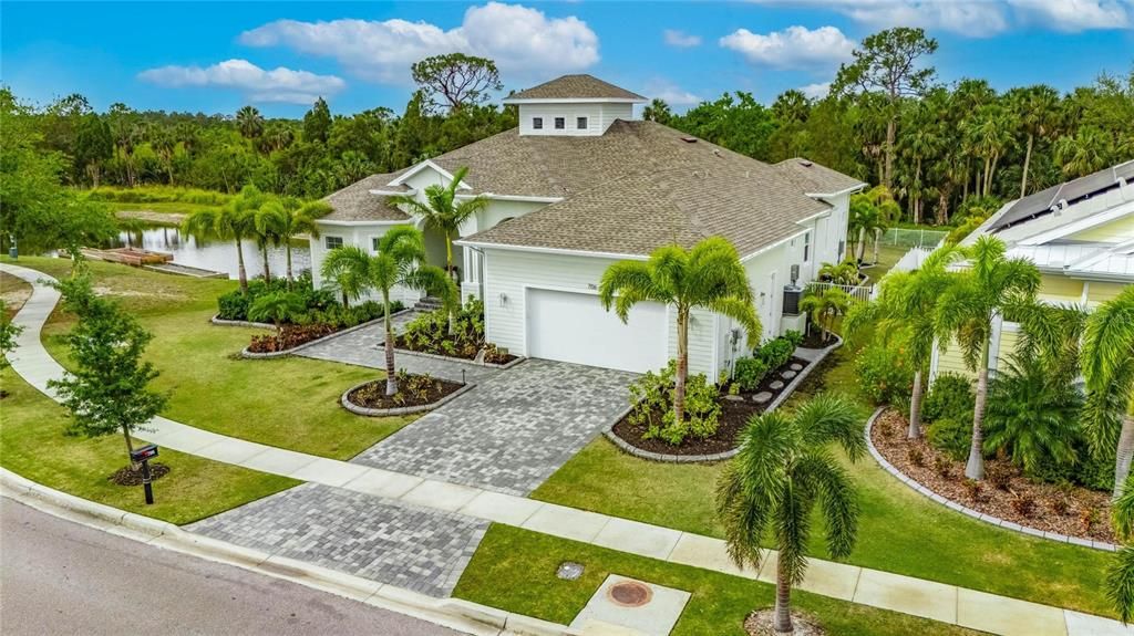 合同活跃: $898,000 (4 贝兹, 3 浴室, 2526 平方英尺)